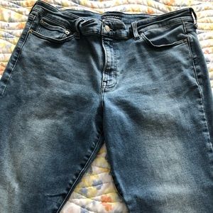 Lucky Brand mid rise sweet straight leg jeans. Only worn once! Too big for me!